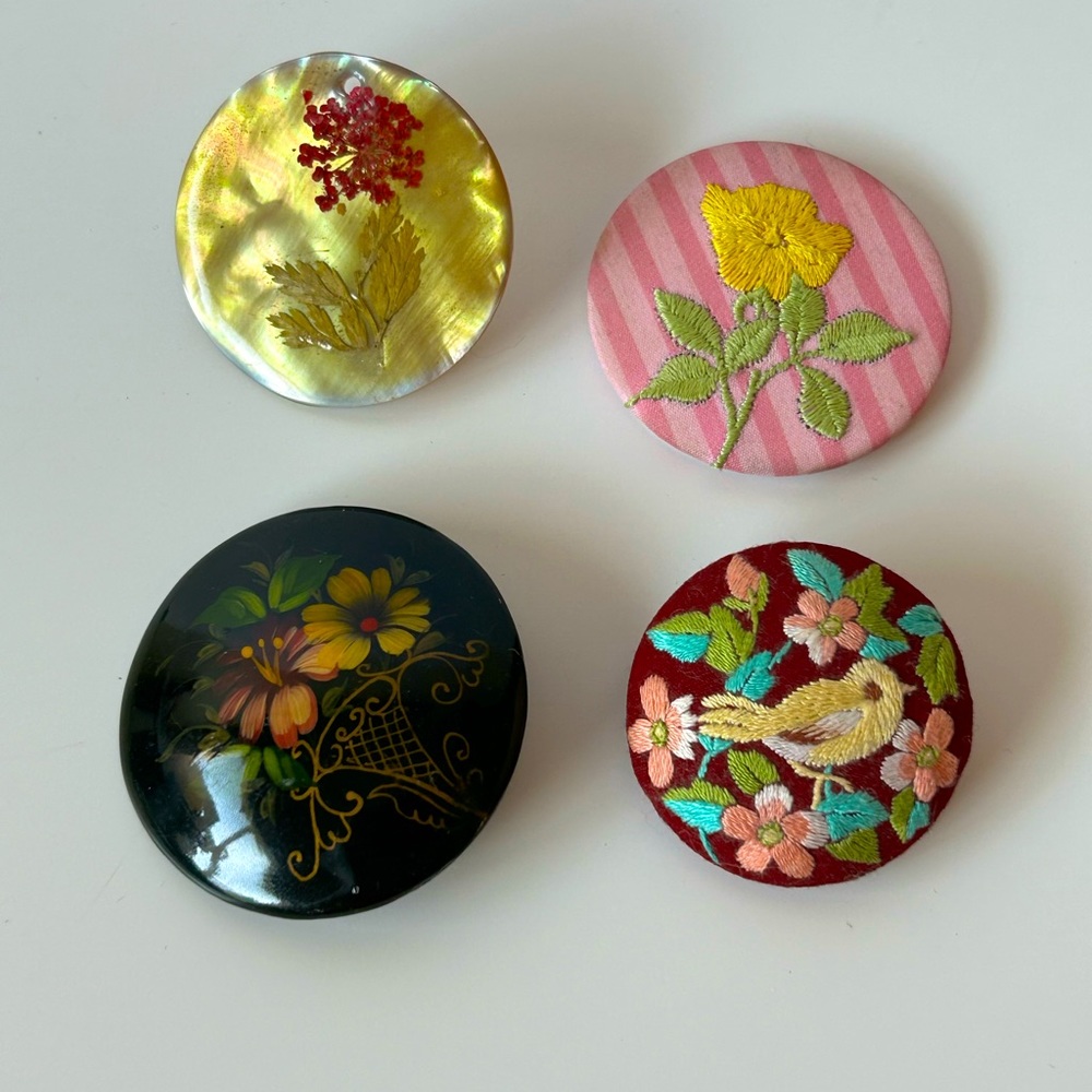 4 Flower Pins/Brooches
